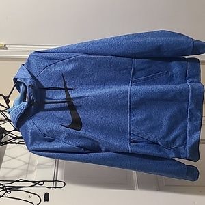 Nike Thema-Fit Hooded Sweatshirt